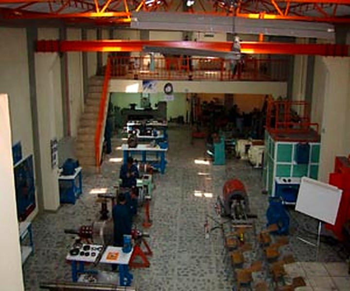 Interior del taller de Inteleca en Bogotá